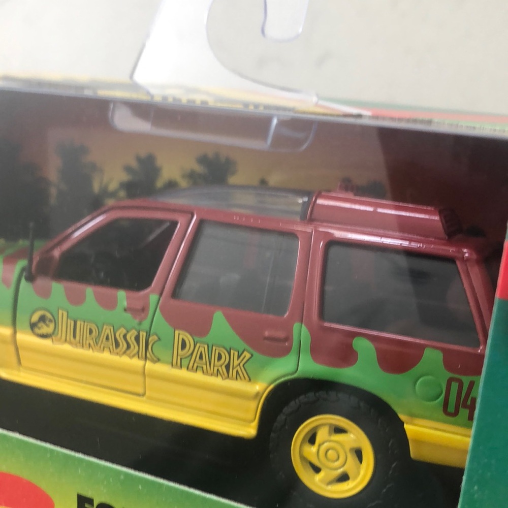 Jurassic Park Ford Explorer Die-Cast - Picture 5 of 6